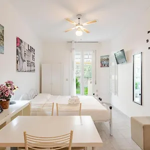 https://beachfront-studio-free-parking-pool-50m-from-sea.hotelinveneto.com